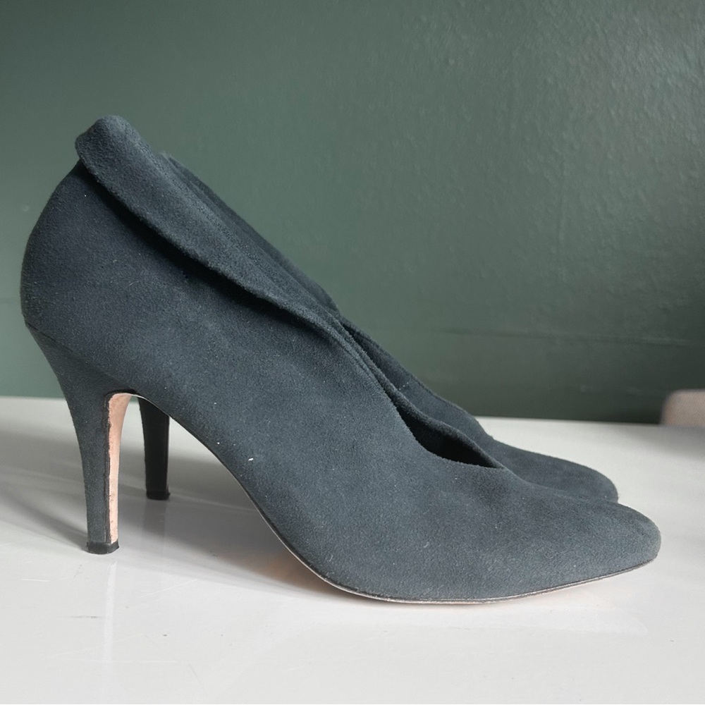Dolce Vita “Choked Up” Suede Women's Heels in Midnight, size 8.5